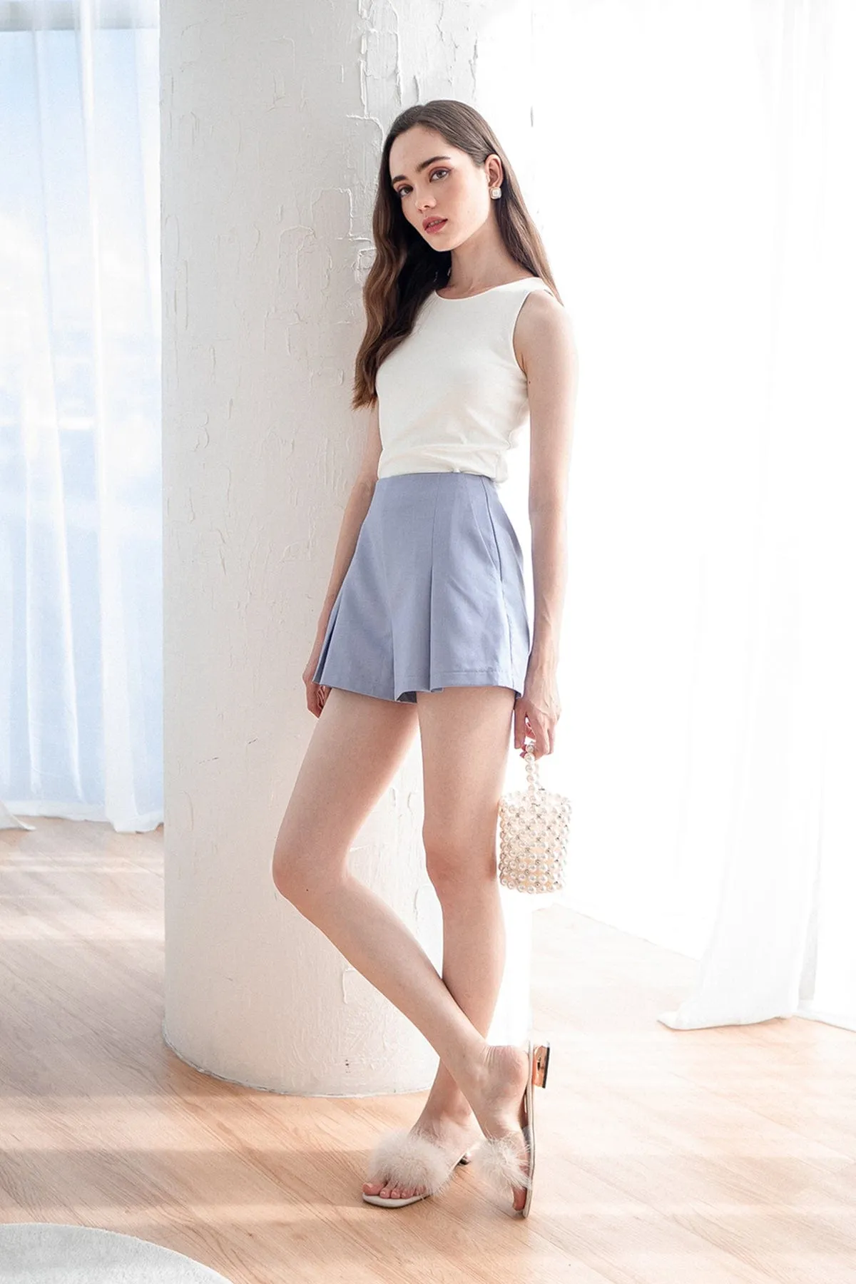 JILL PLEATED SHORTS IN BLUE