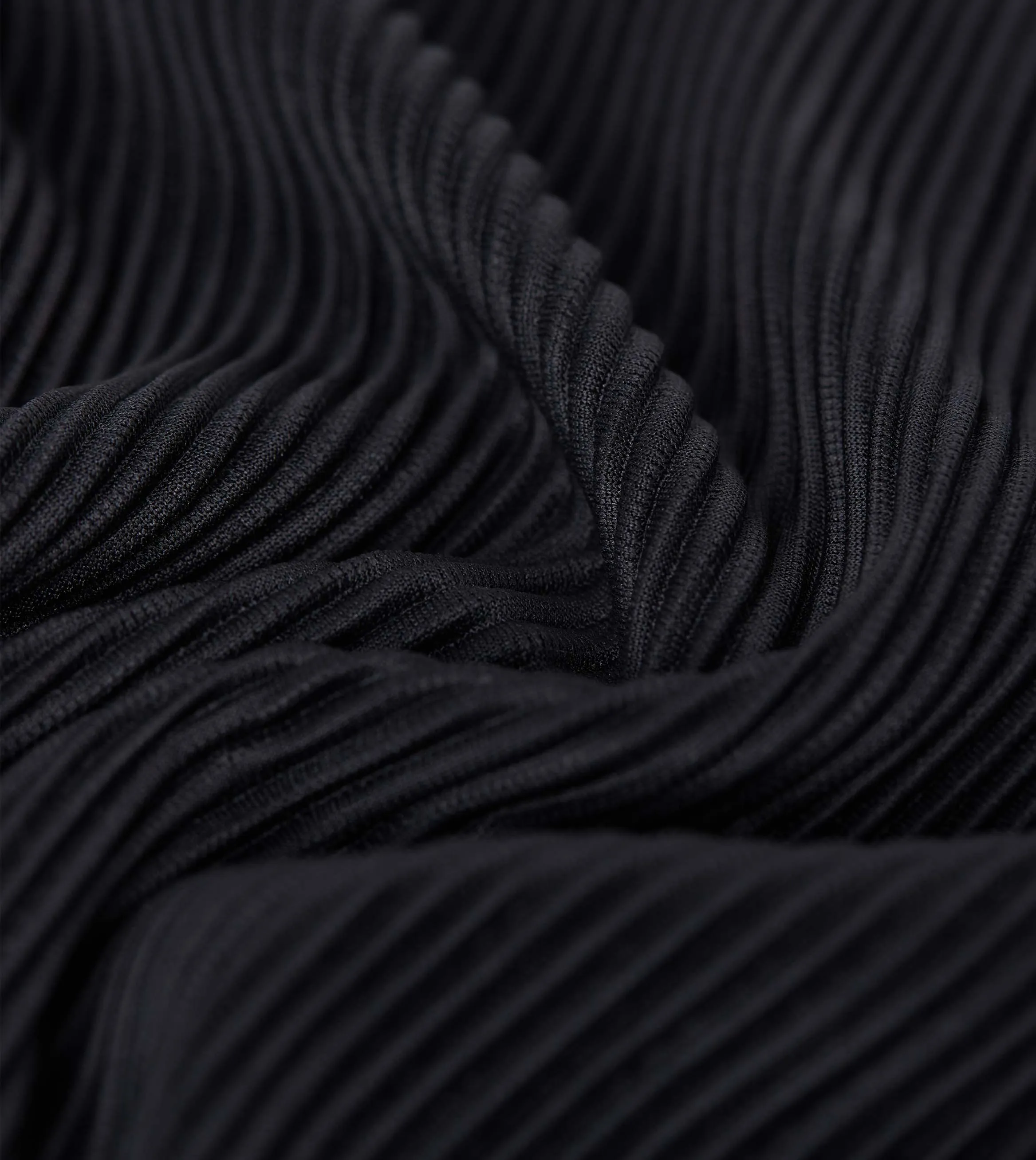 Pleated Short Black