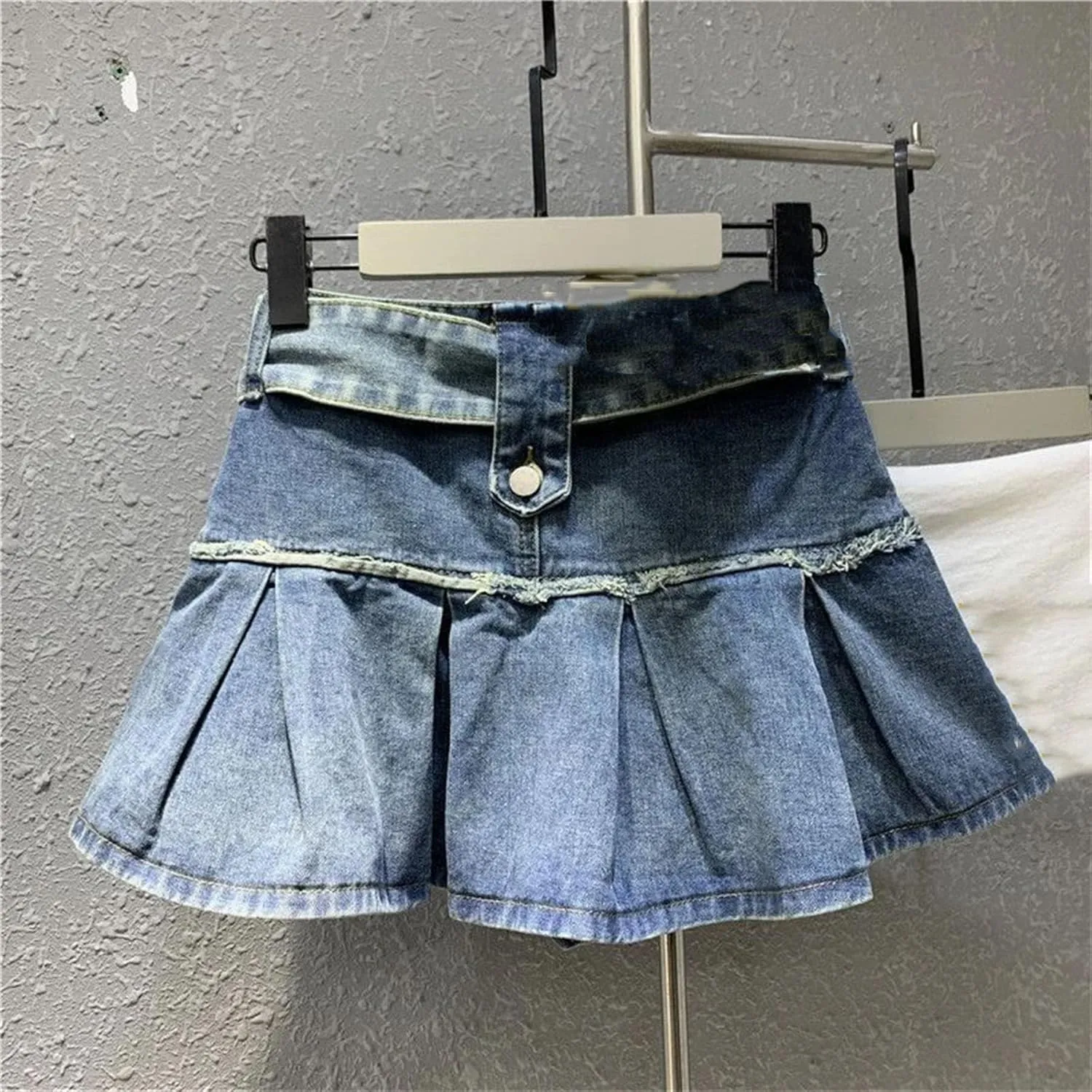 Women's High Waist Denim Mini Skirt Adjustable Belt Fringe Trim Pleated Jeans Skirts Summer Beach Vacation Outfits